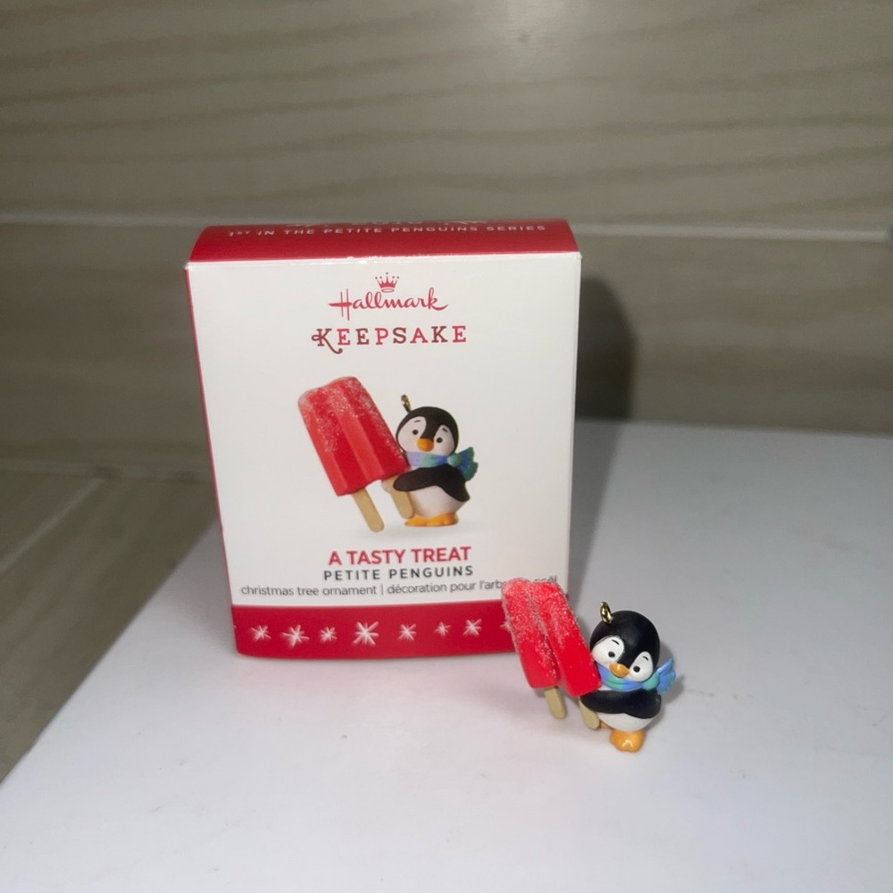2016 Hallmark Miniature Ornament A Tasty Treat Petite Penguins 1st in Series